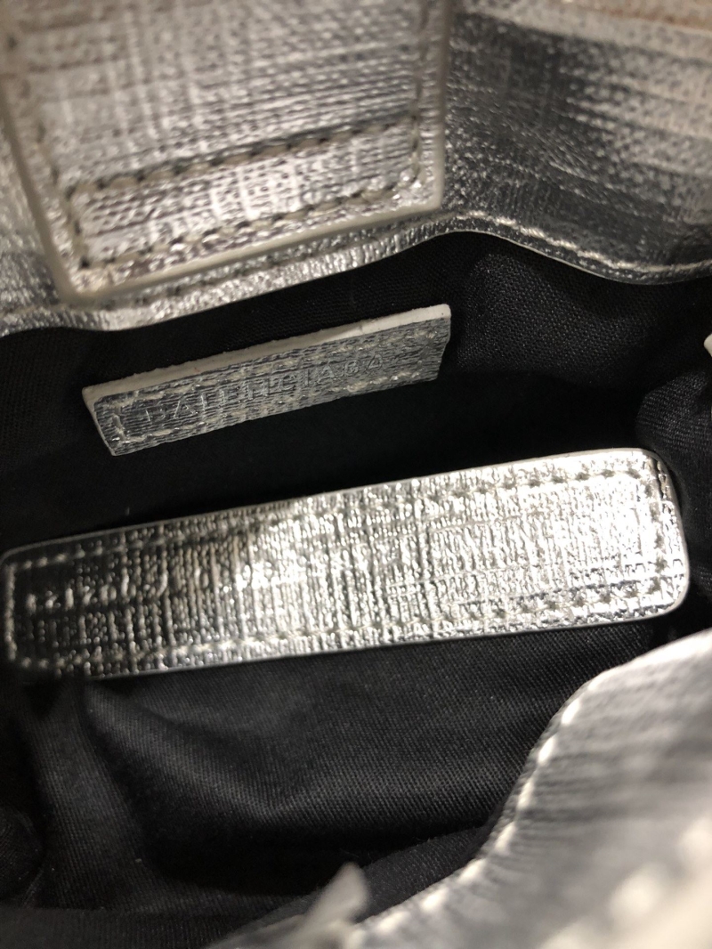 Ba1en*iaga shopping bags